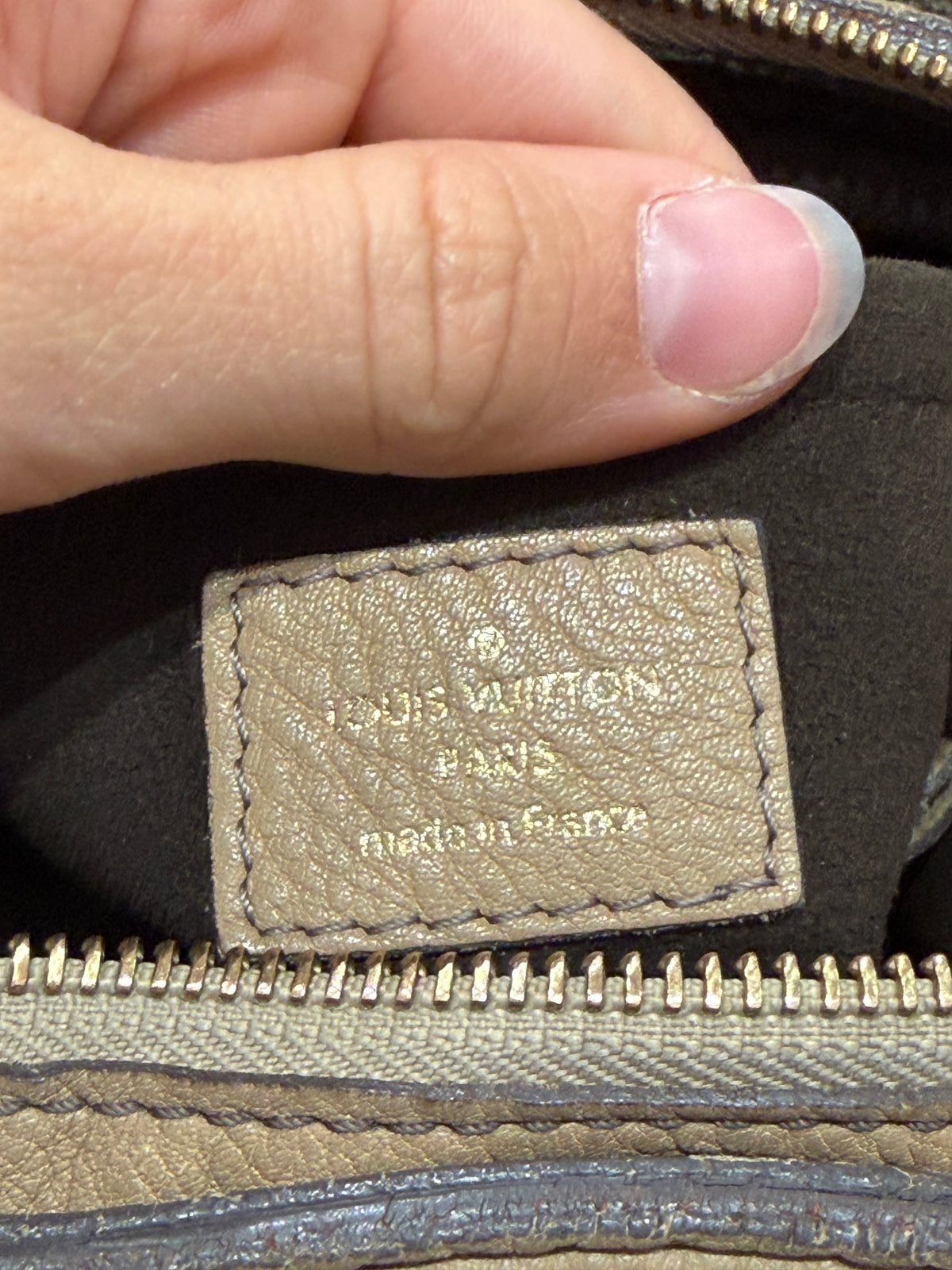 Sac Louis Vuitton mahina 23/09 en cuir