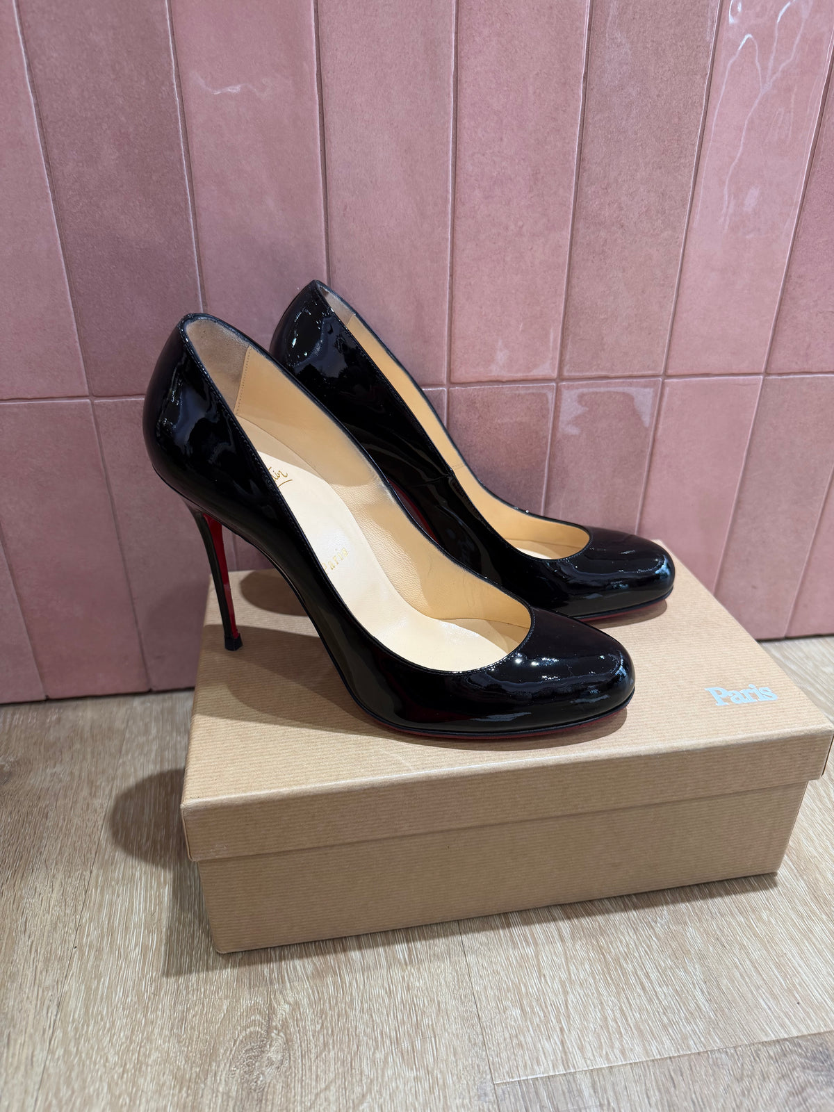 Escarpins noirs brillants Louboutin T.40