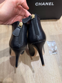 Bottines noires bout rond Chanel - T.38 07/10