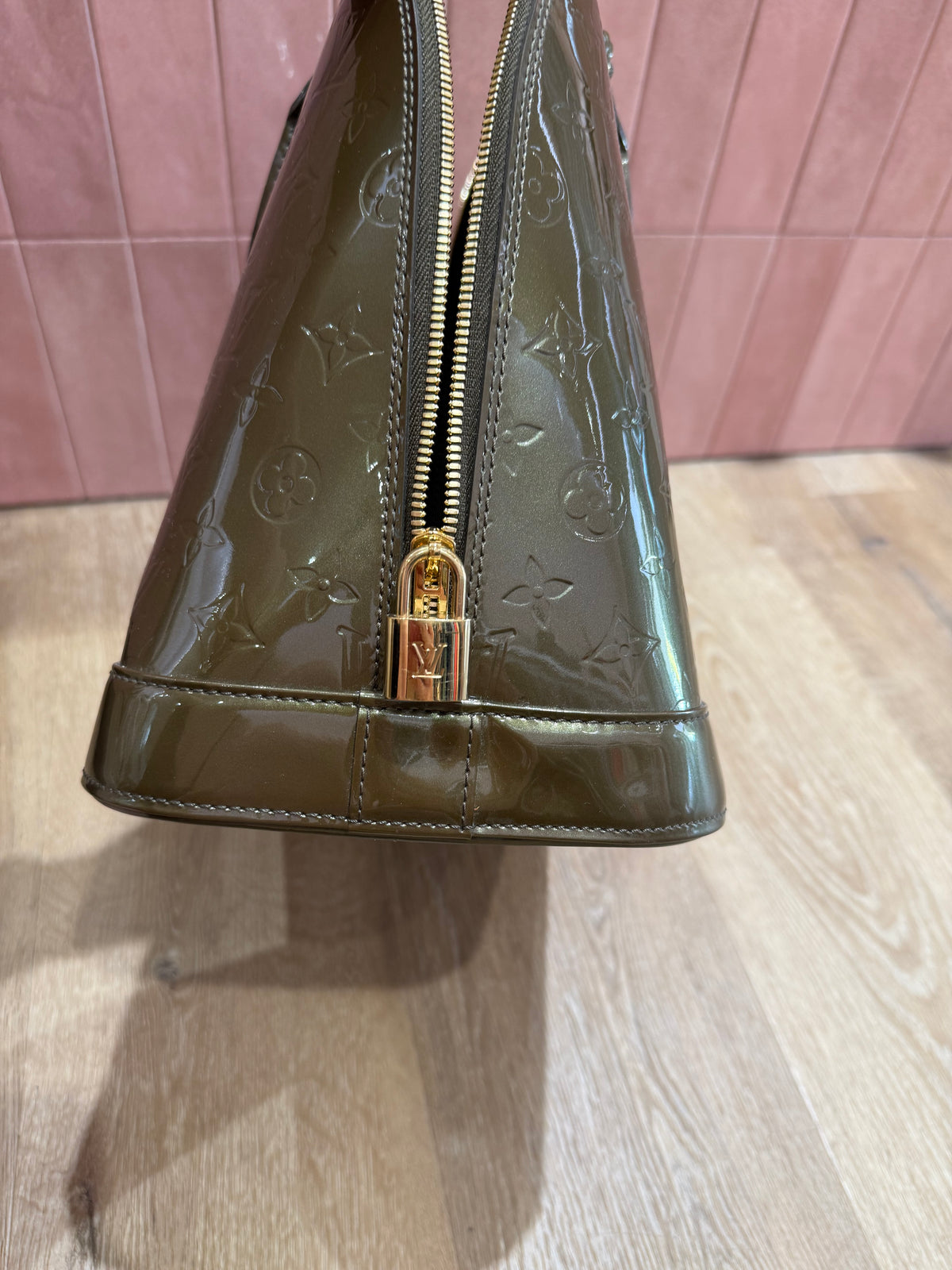 Sac vert olive Louis Vuitton Alma GM vente privée