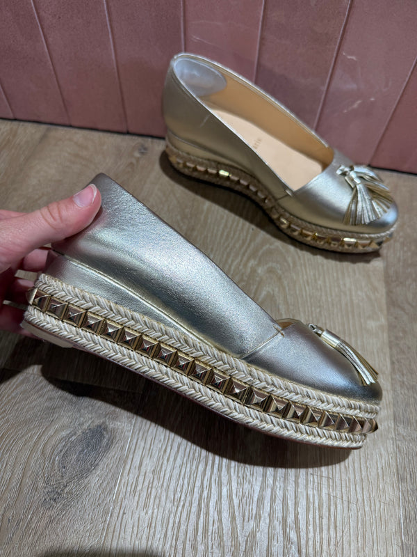 Chaussures doré louboutin T.35 05/06
