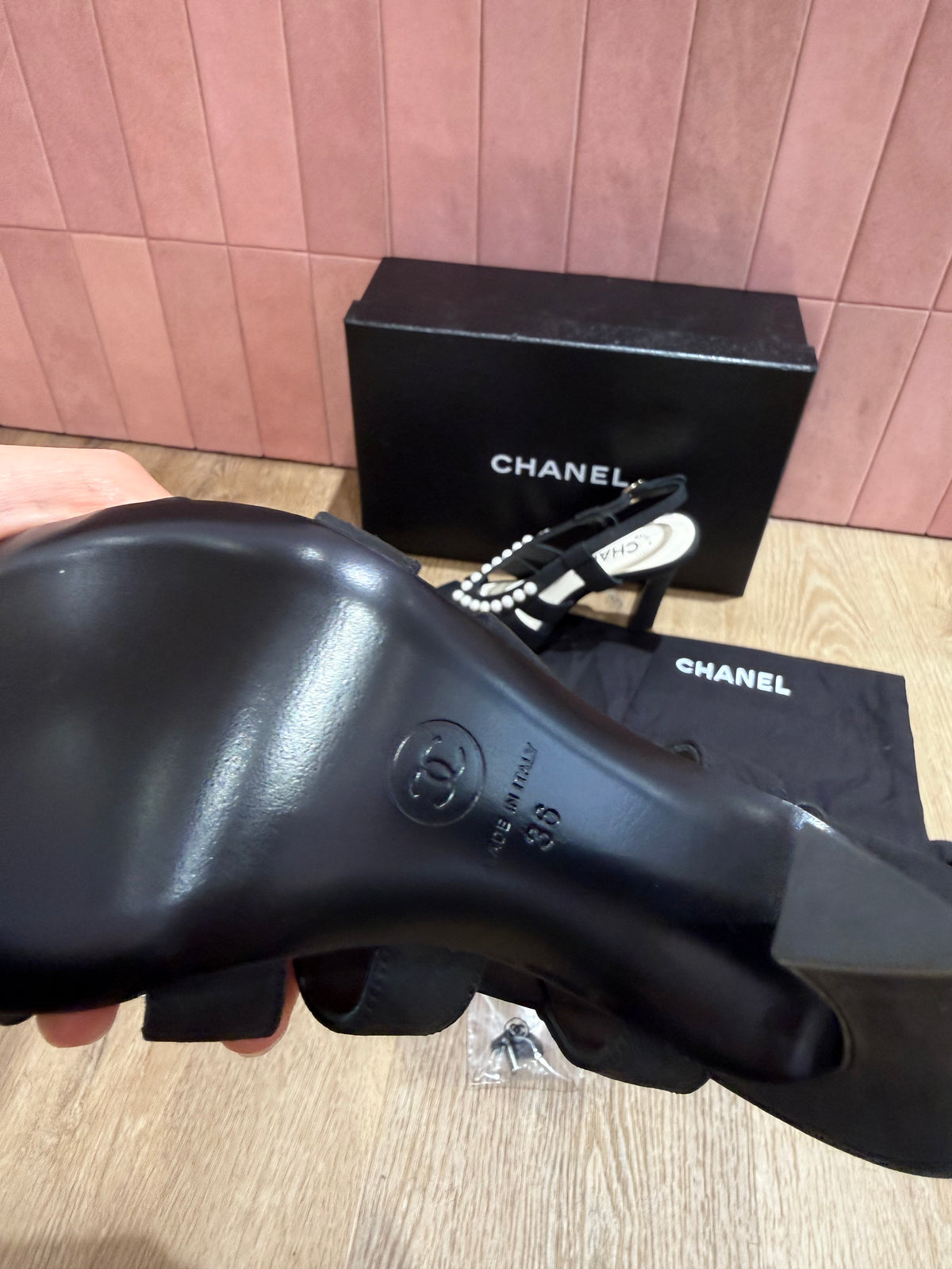 Chaussures Chanel T.36 neuves 02/06