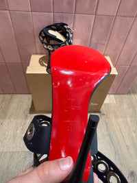 Sandales noires Louboutin T.39 neuf 03/06