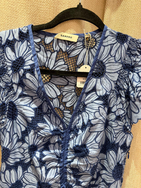 Sandro - Robe bleue manches courtes, fleurs bleues brodées - T.34 03/09