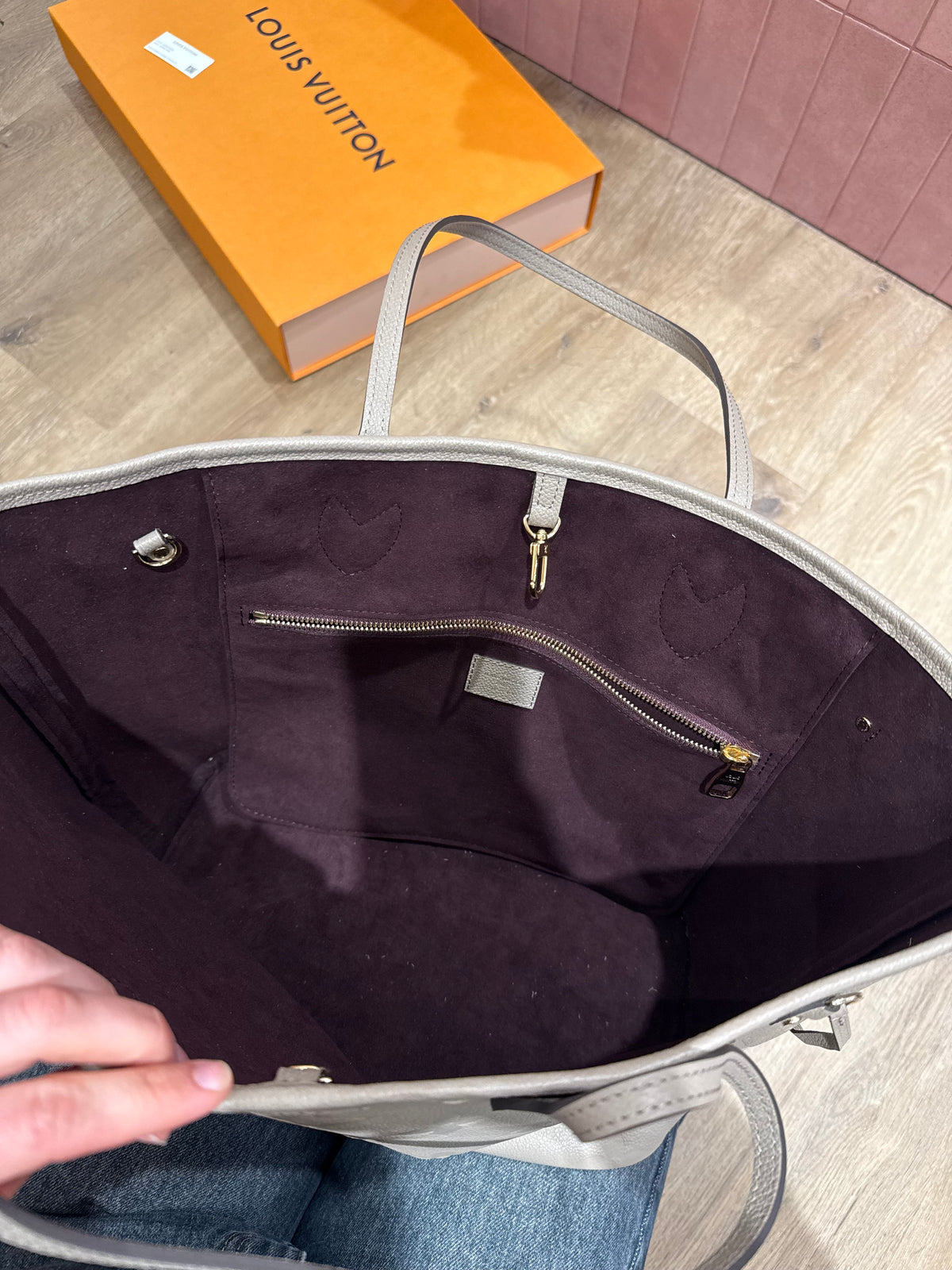 Sac Louis Vuitton emprinte neverfull beige