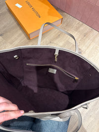 Sac Louis Vuitton emprinte neverfull beige