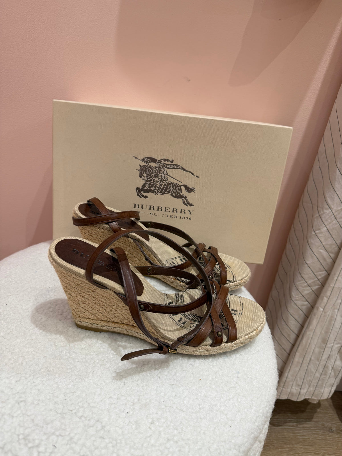 Sandales Burberry T.40 cuir 08/07