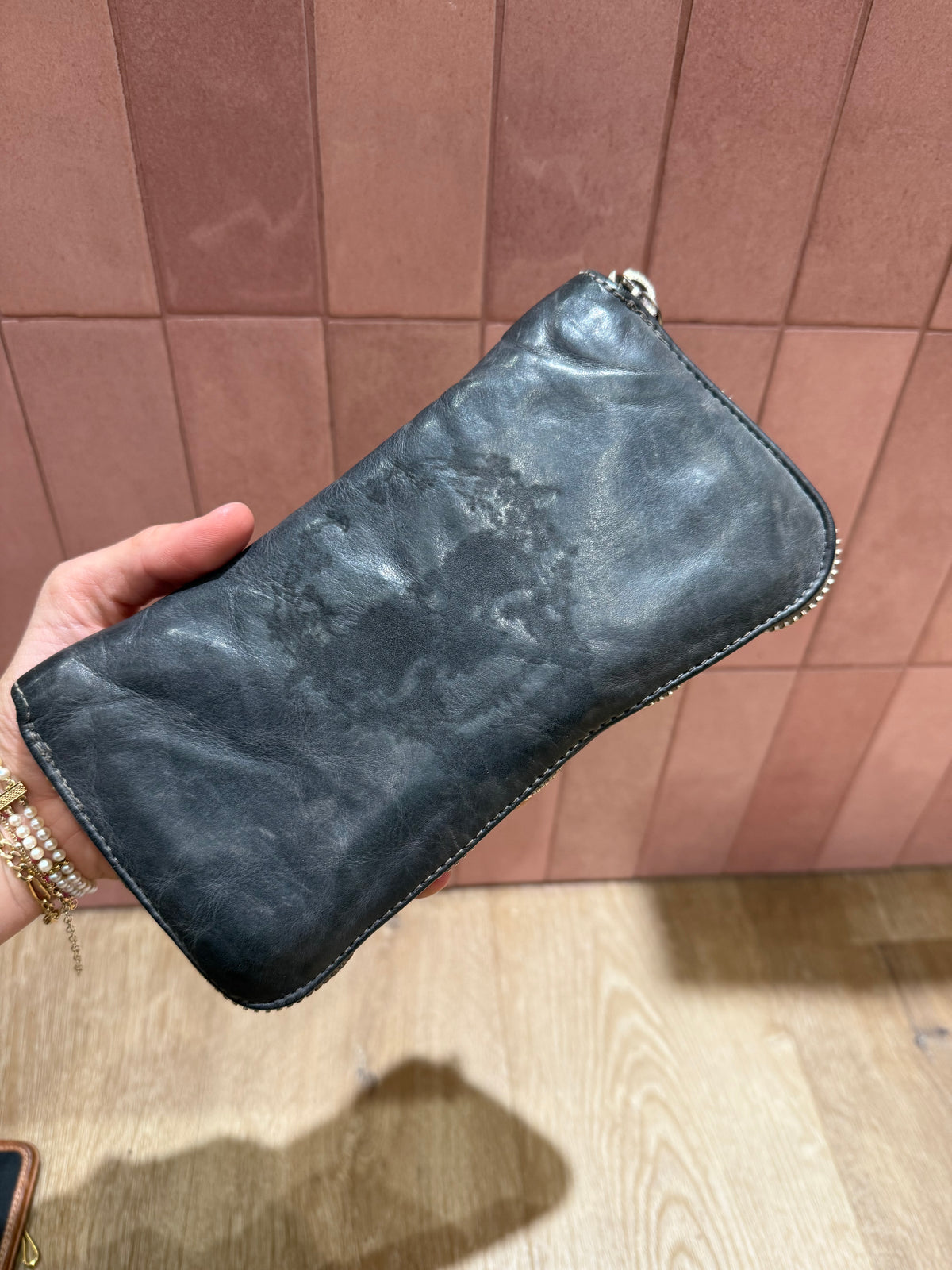 Pochette cuir grise Zadig & Voltaire