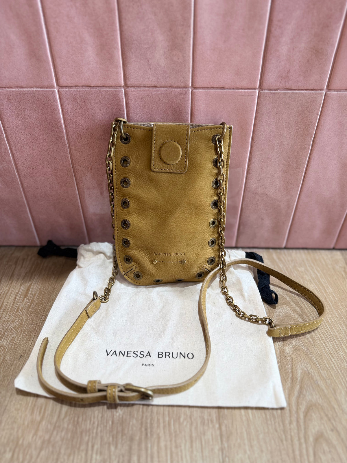 Pochette téléphone cuir marron Vanessa Bruno 24/06