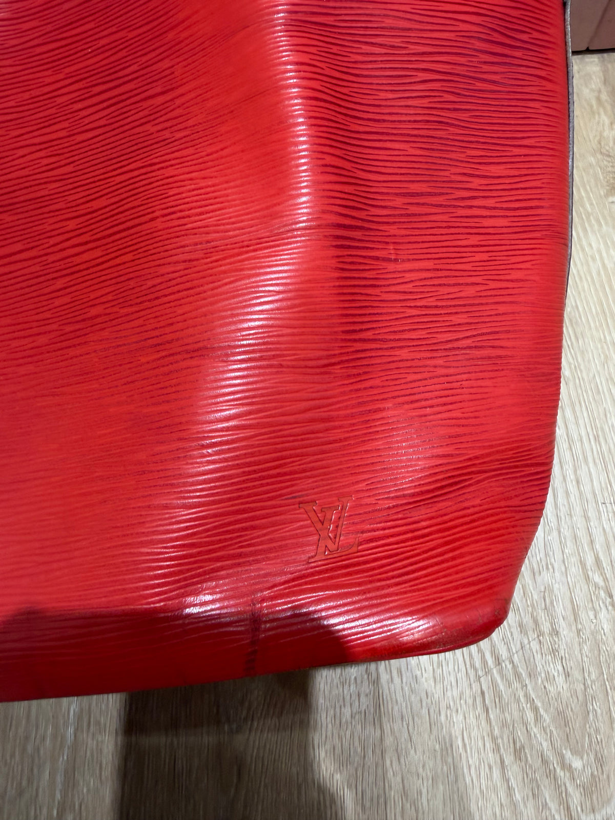 sac noé Louis vuitton cuir epi rouge PM 28/08