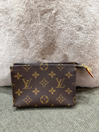 Louis Vuitton Pochette 24/06