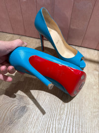Escarpins Louboutin T.37 1/2 03/06