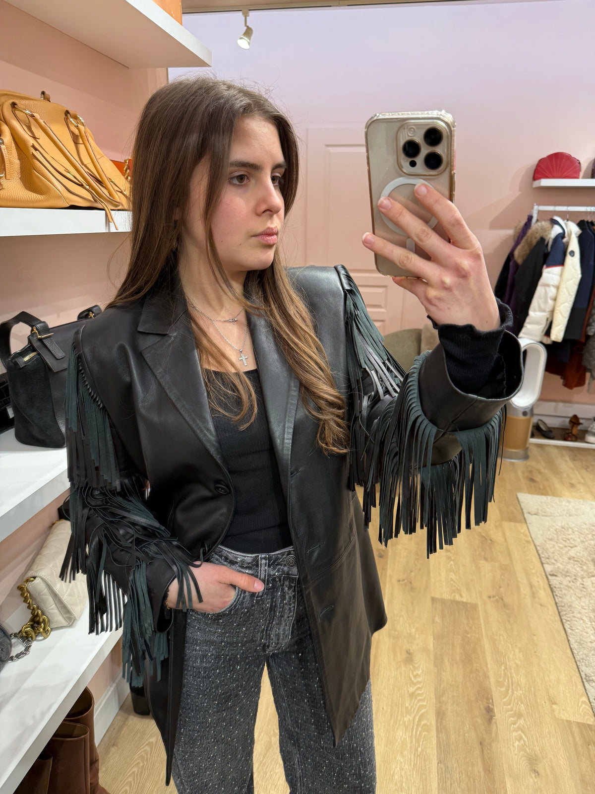 Veste noire en cuir à franges T.38