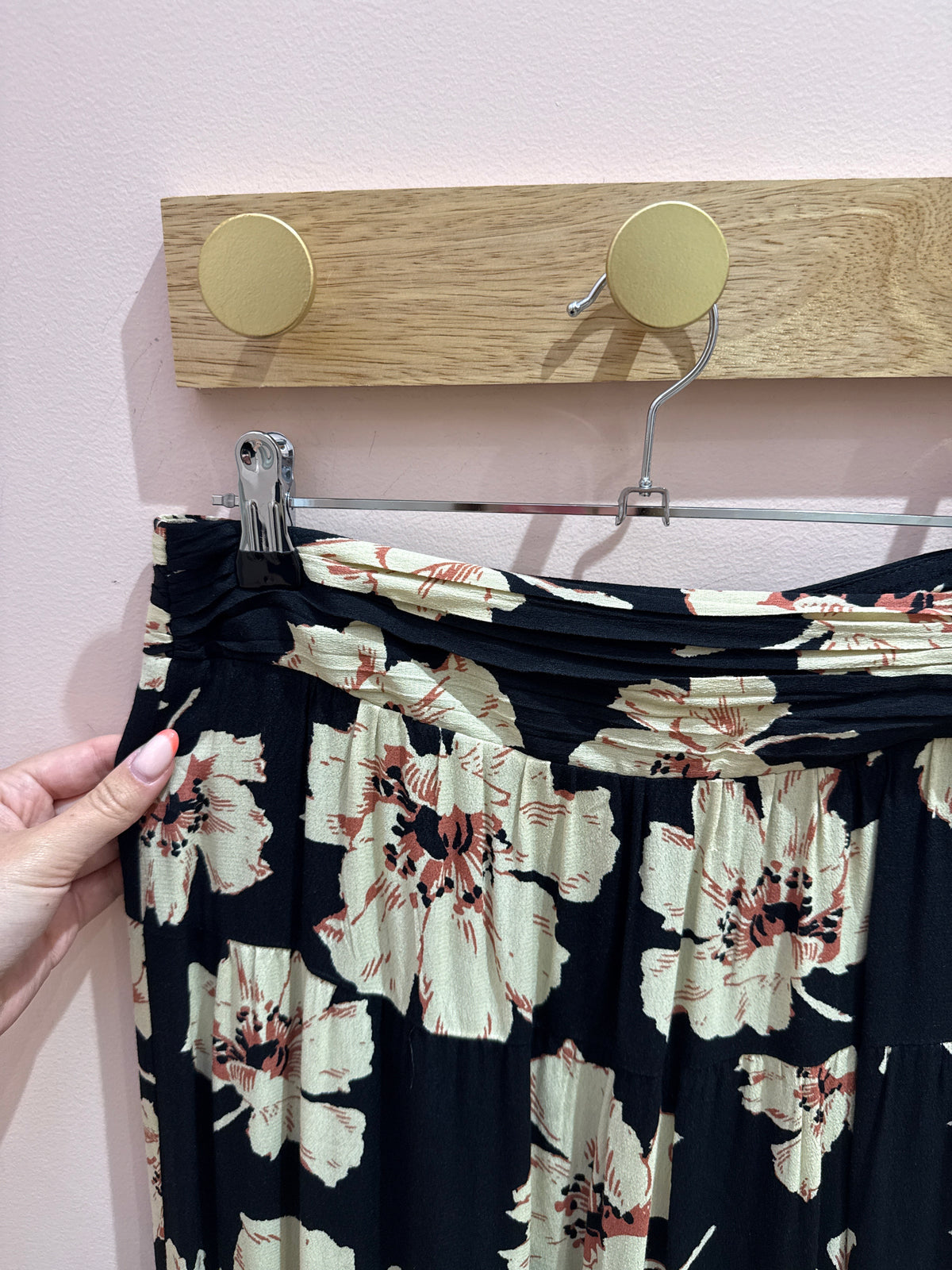 Ba&sh Jupe noire fleurs beige T.S/M