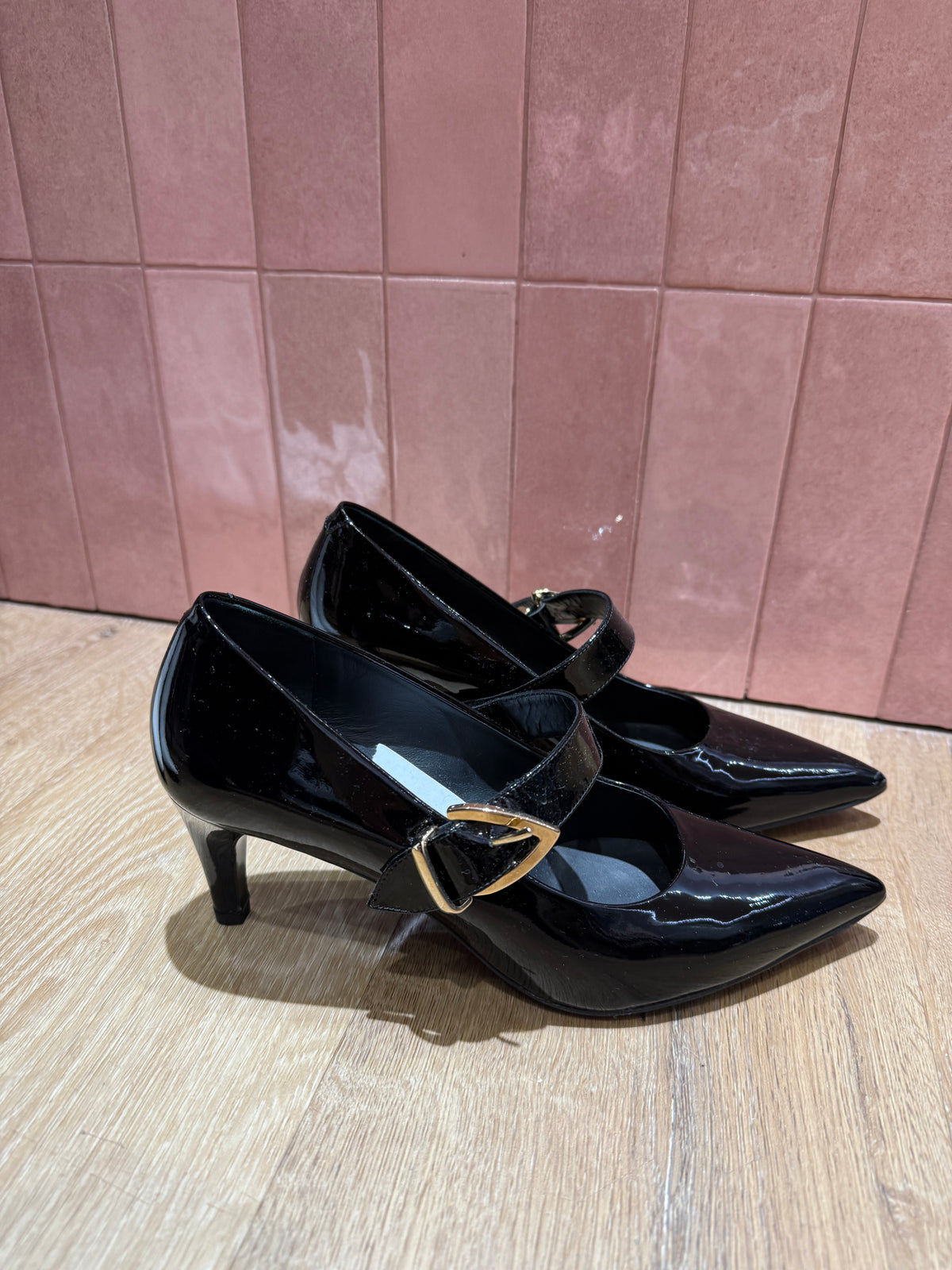 Escarpins noirs brillants T.37