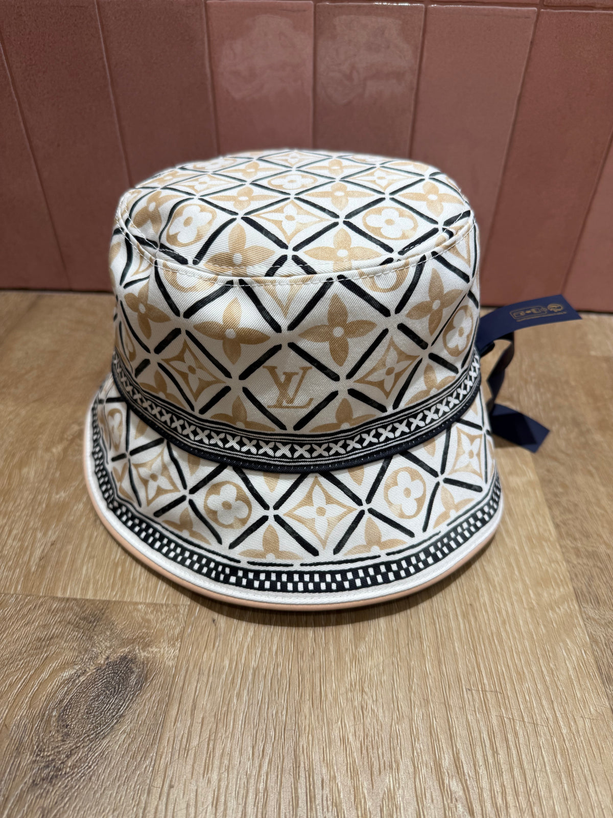 Chapeau sceau Louis Vuitton réversible