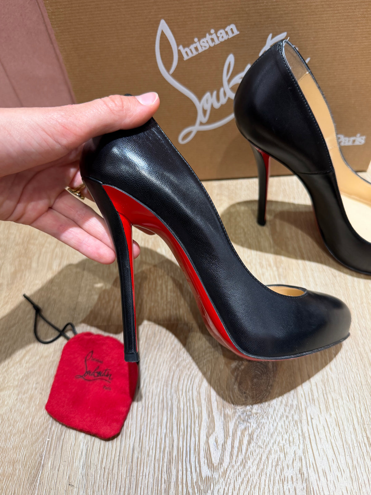 Escarpins noirs Louboutin T.37 29/09