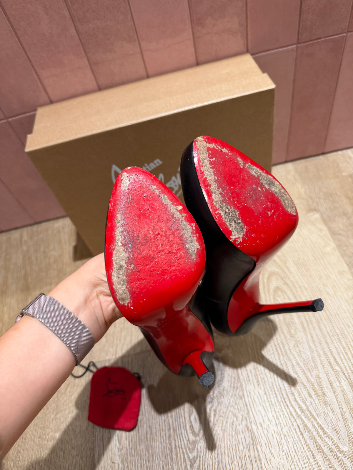 Escarpins noirs Louboutin T.37 29/09
