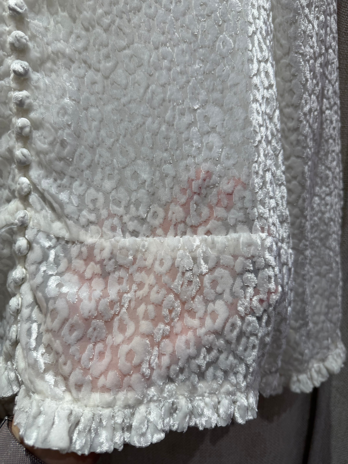 Blouse blanche en velours motif léopard T.S 20/09