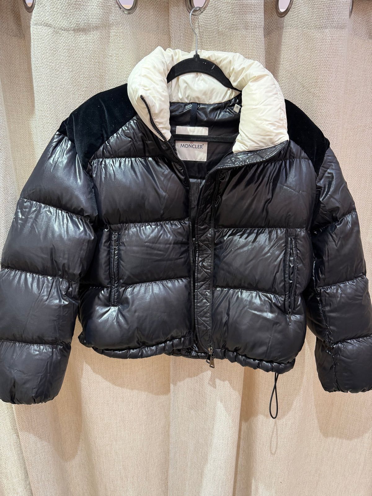 Doudoune noire à inscription Moncler – XS (taille grand) 19/10