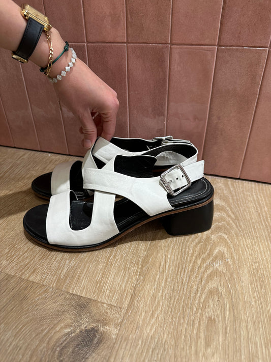 Sandales cuir T.38 halmanera