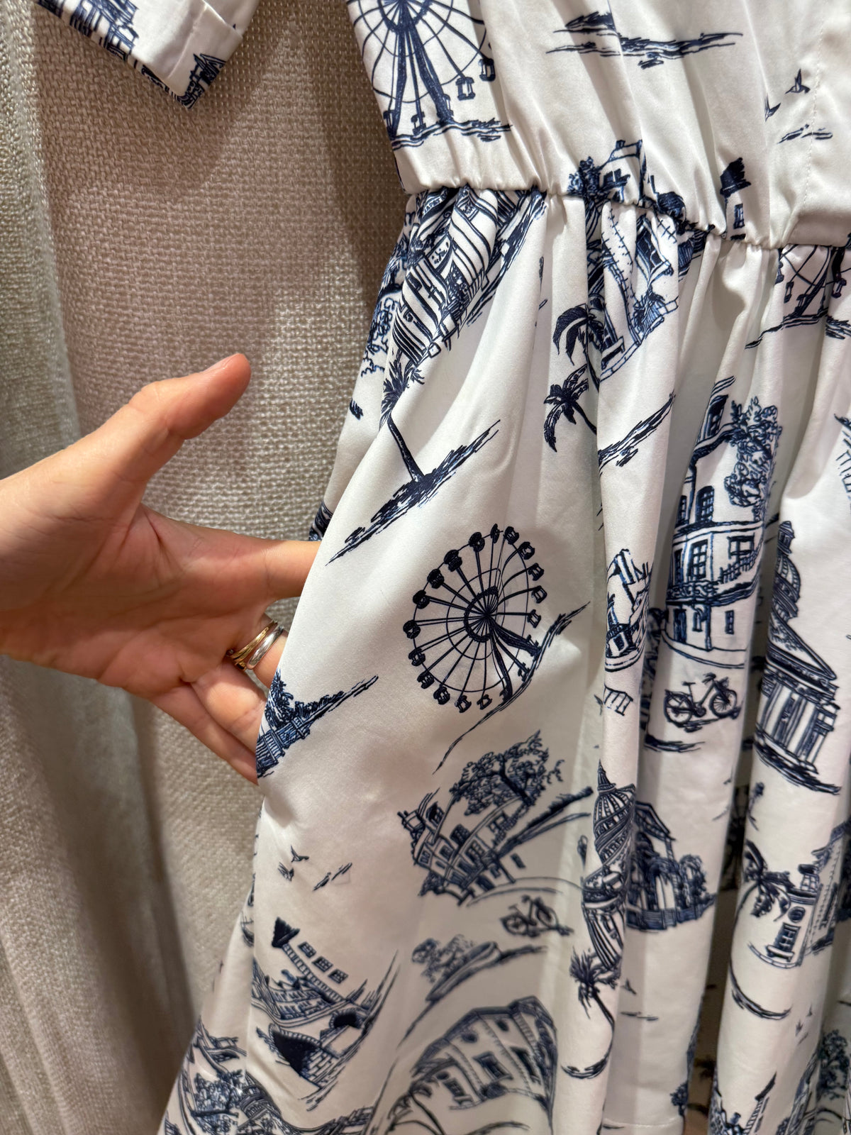 Maje Robe blanche manches 3/4 bleu T.S 14/06