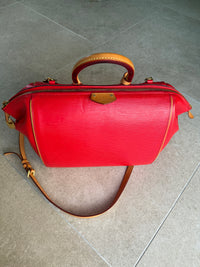 Louis Vuitton cuir Épi rouge doc MM