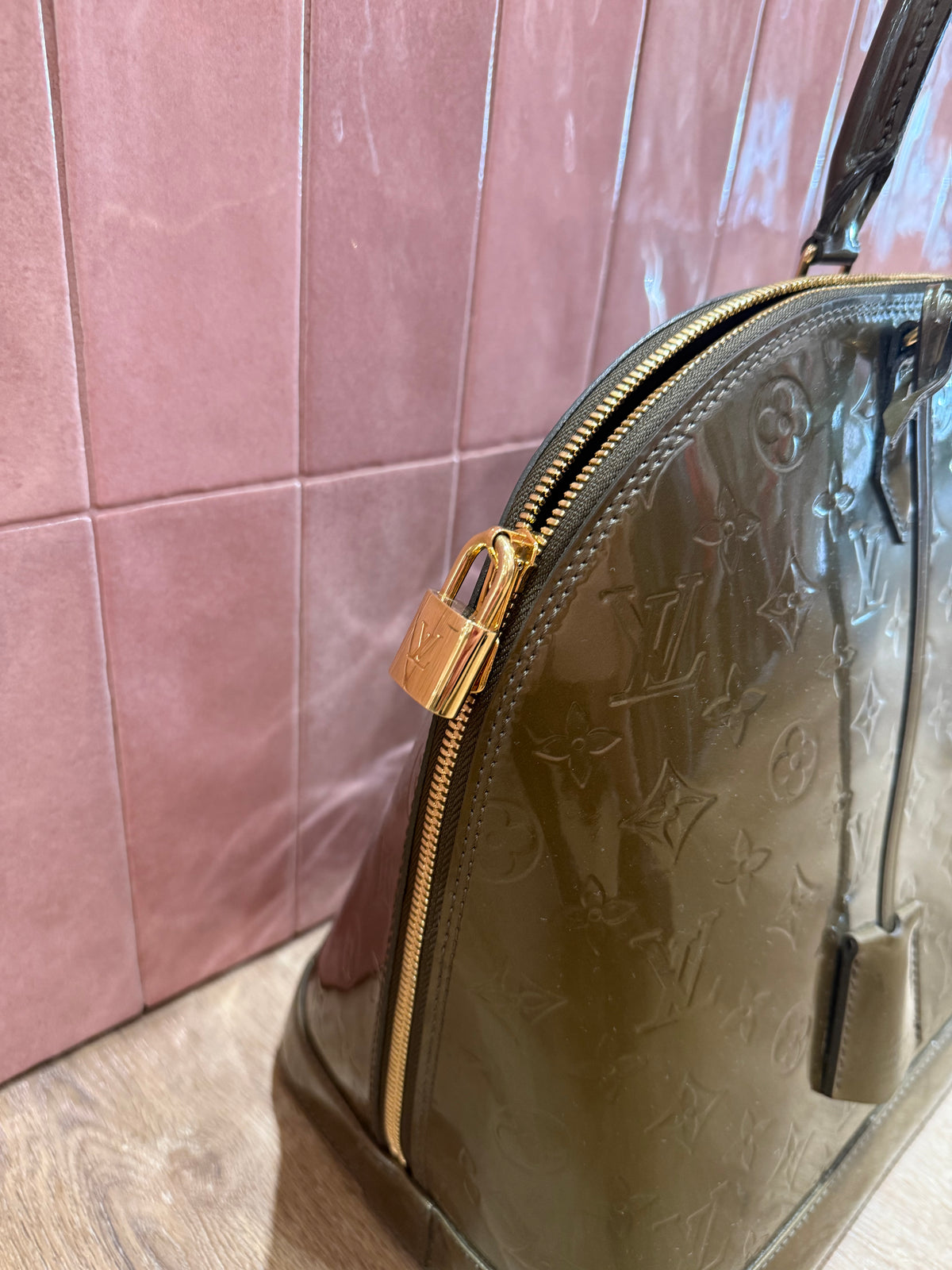 Sac vert olive Louis Vuitton Alma GM vente privée