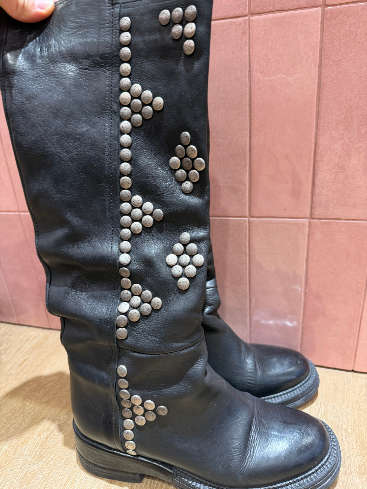 Bottes noires à clous en cuir lisse Semerdjian T.37 27/08