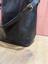 Sac Noé Louis Vuitton cuir épi noir 07/08