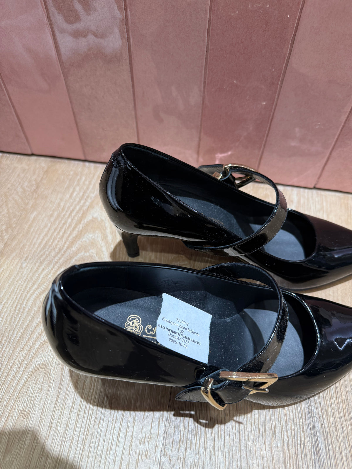 Escarpins noirs brillants T.37