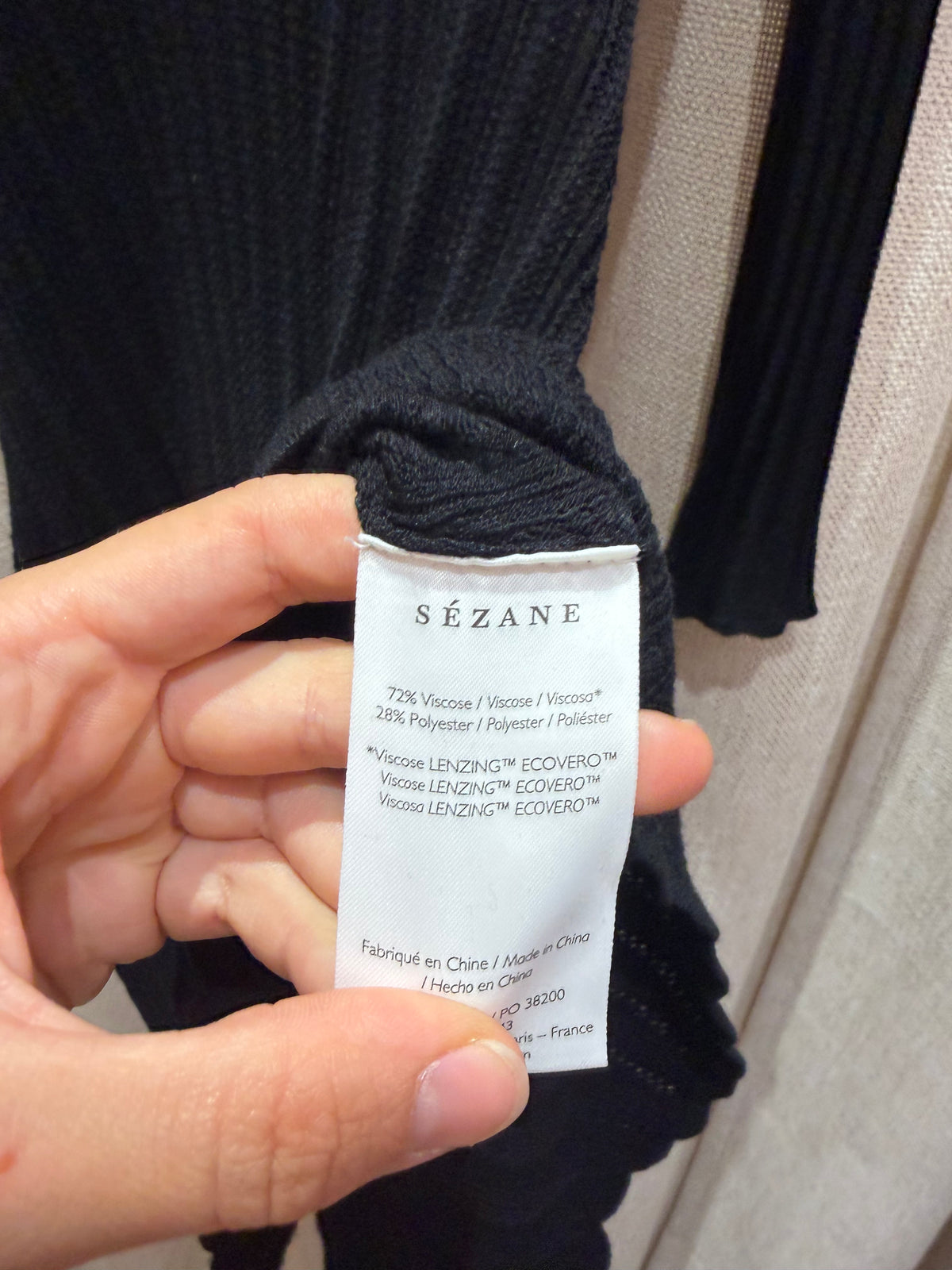 Robe pull noire col V Sézane T.M