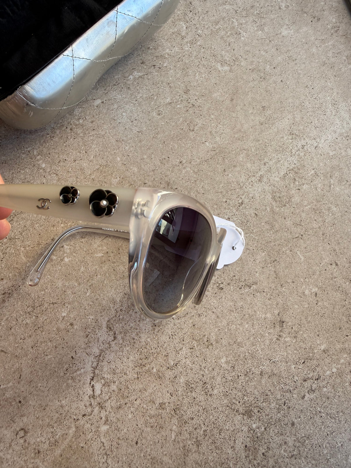 Chanel Lunettes blanches 02/08
