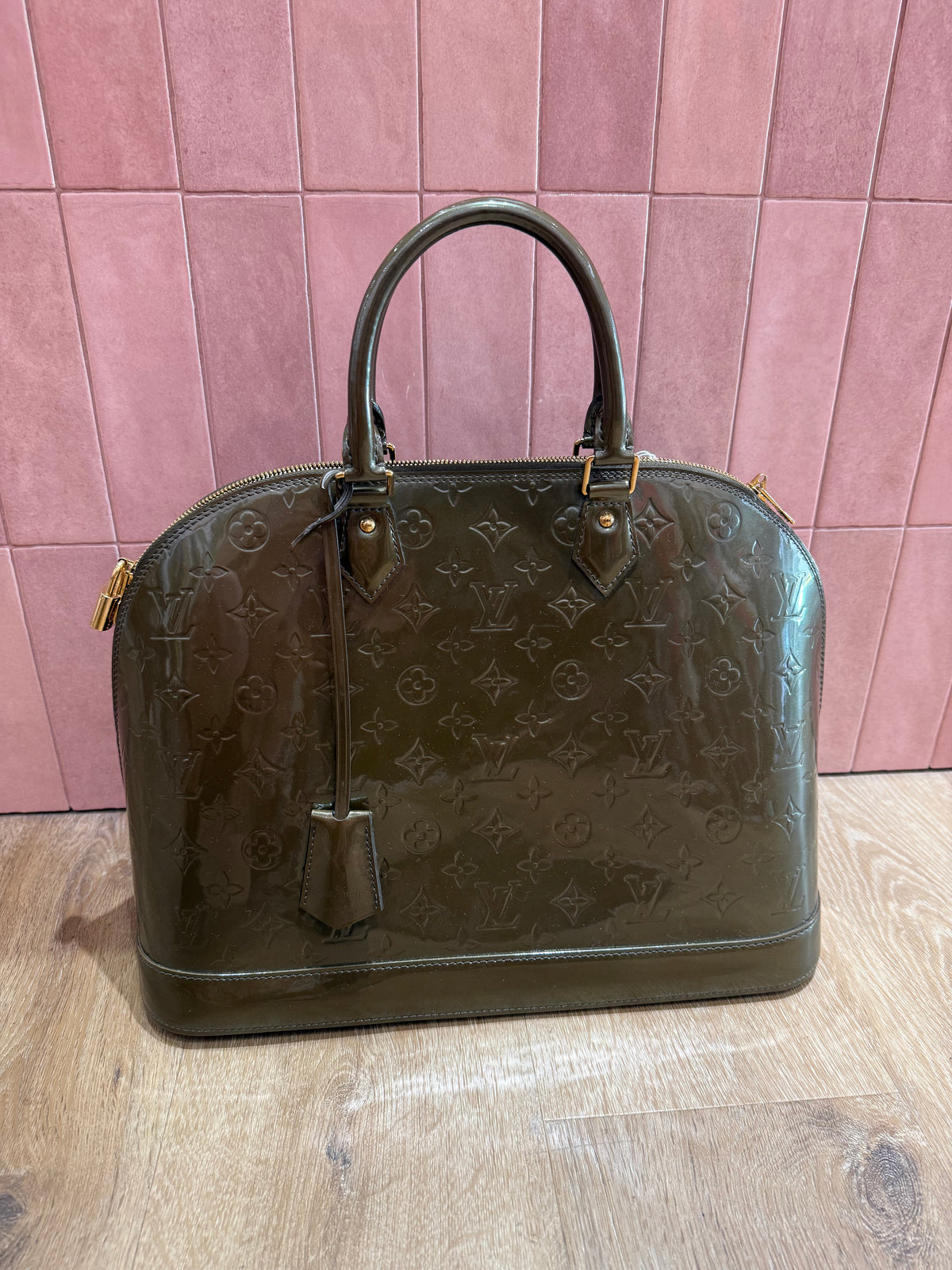 Sac vert olive Louis Vuitton Alma GM vente privée