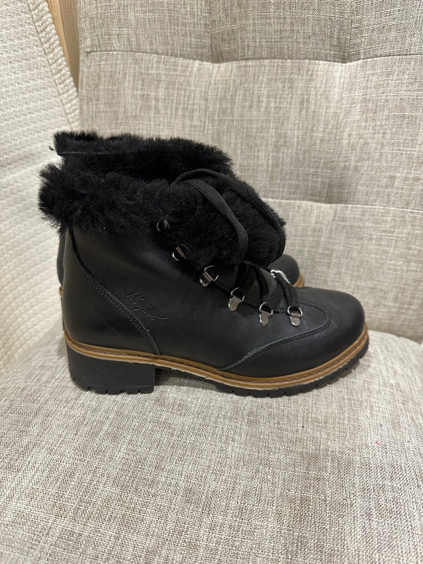 Bottines en cuir noir T.36