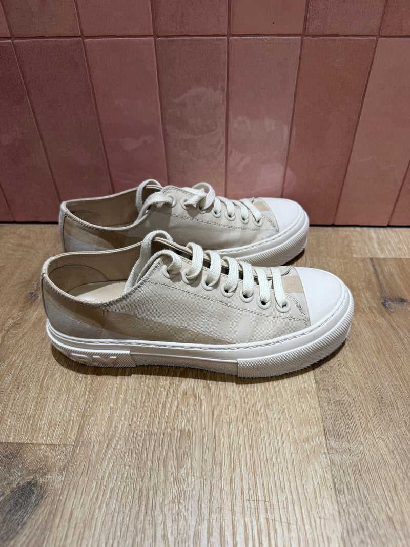 Baskets beige Burberry T.37 1/2 28/08