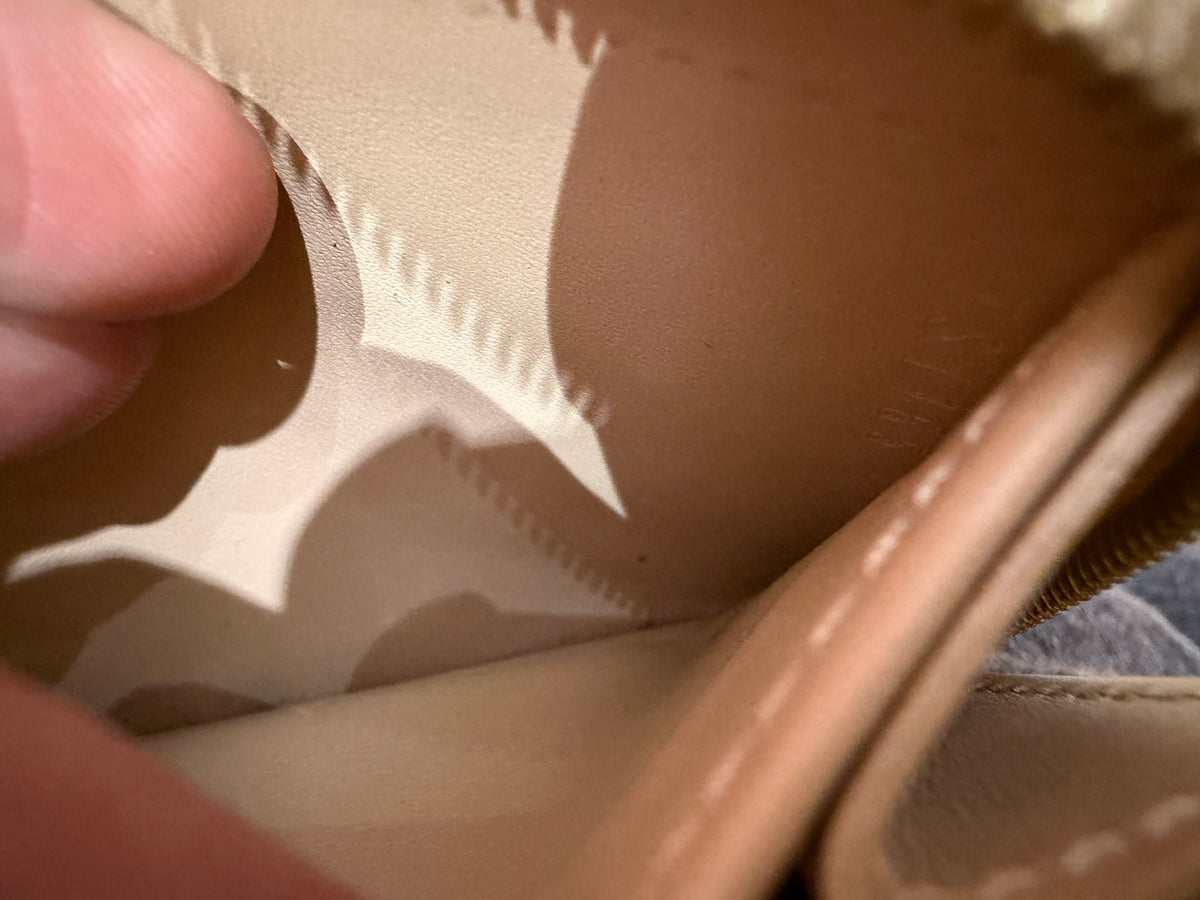 Portefeuille Louis Vuitton beige en cuir vernis 09/10
