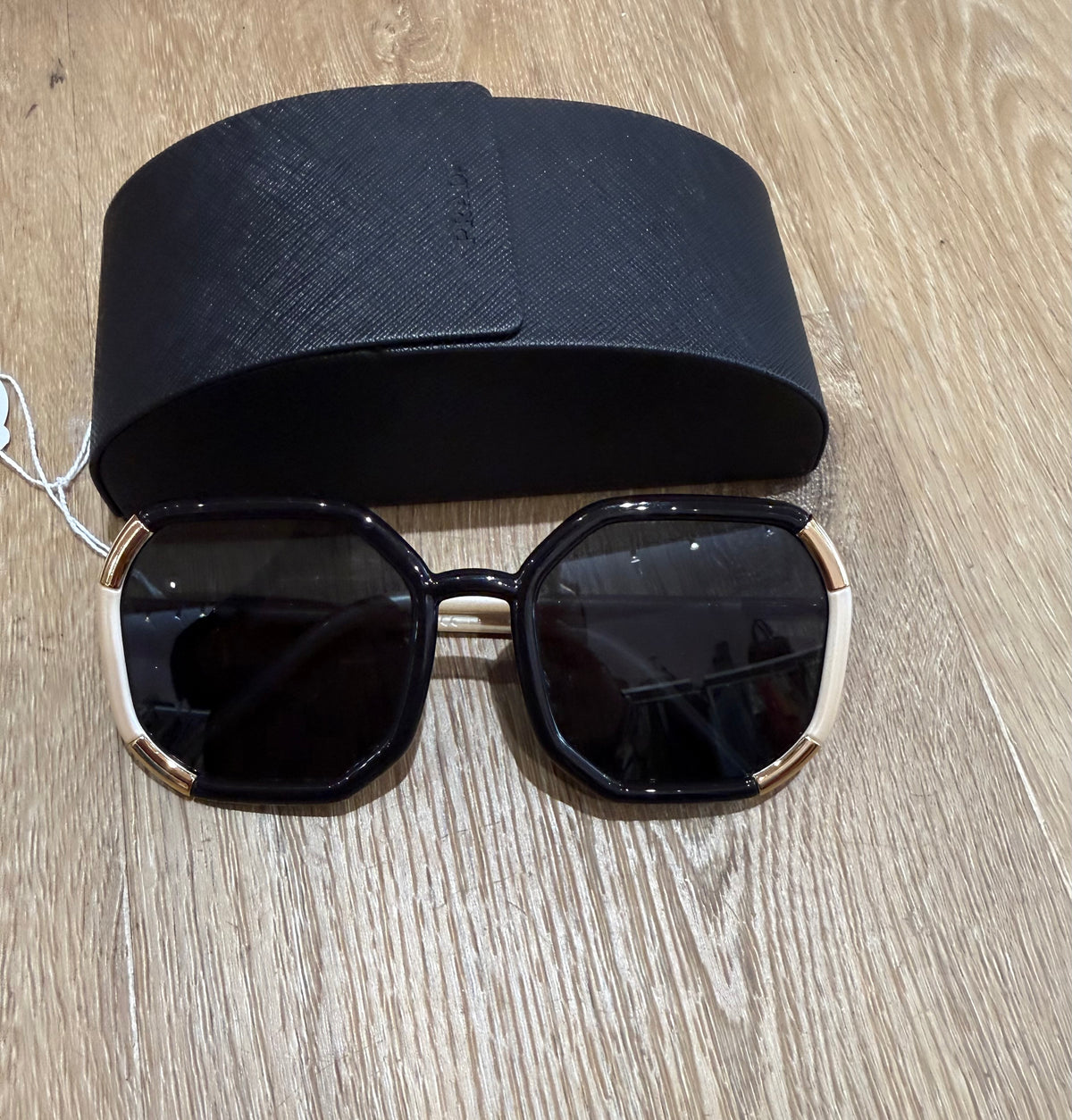 Lunettes Prada noir et beige 02/06