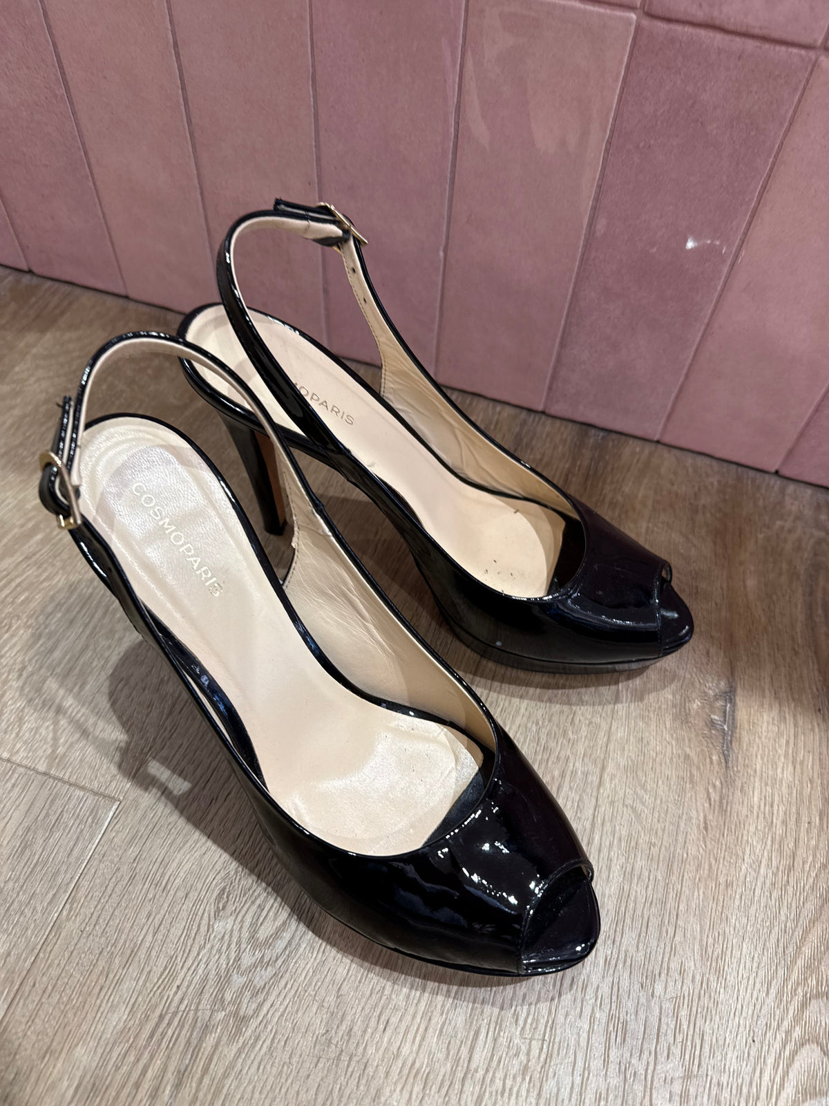 Escarpins Cosmo Paris noir vernis T.39