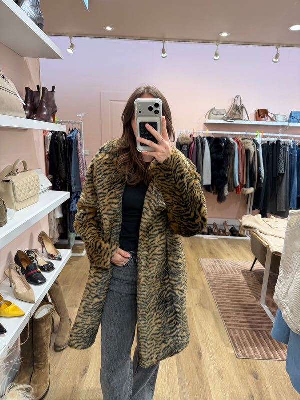 Veste en fourrure marron motif zèbre IKKS T.S 20/09