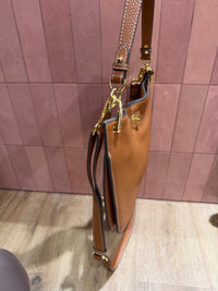 Sac bandoulière marron, détails dorés Mac Douglas 23/10
