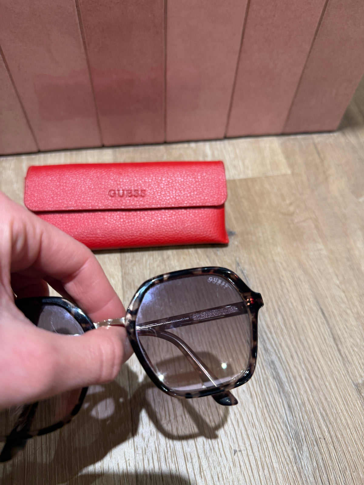 Lunettes de soleil Guess