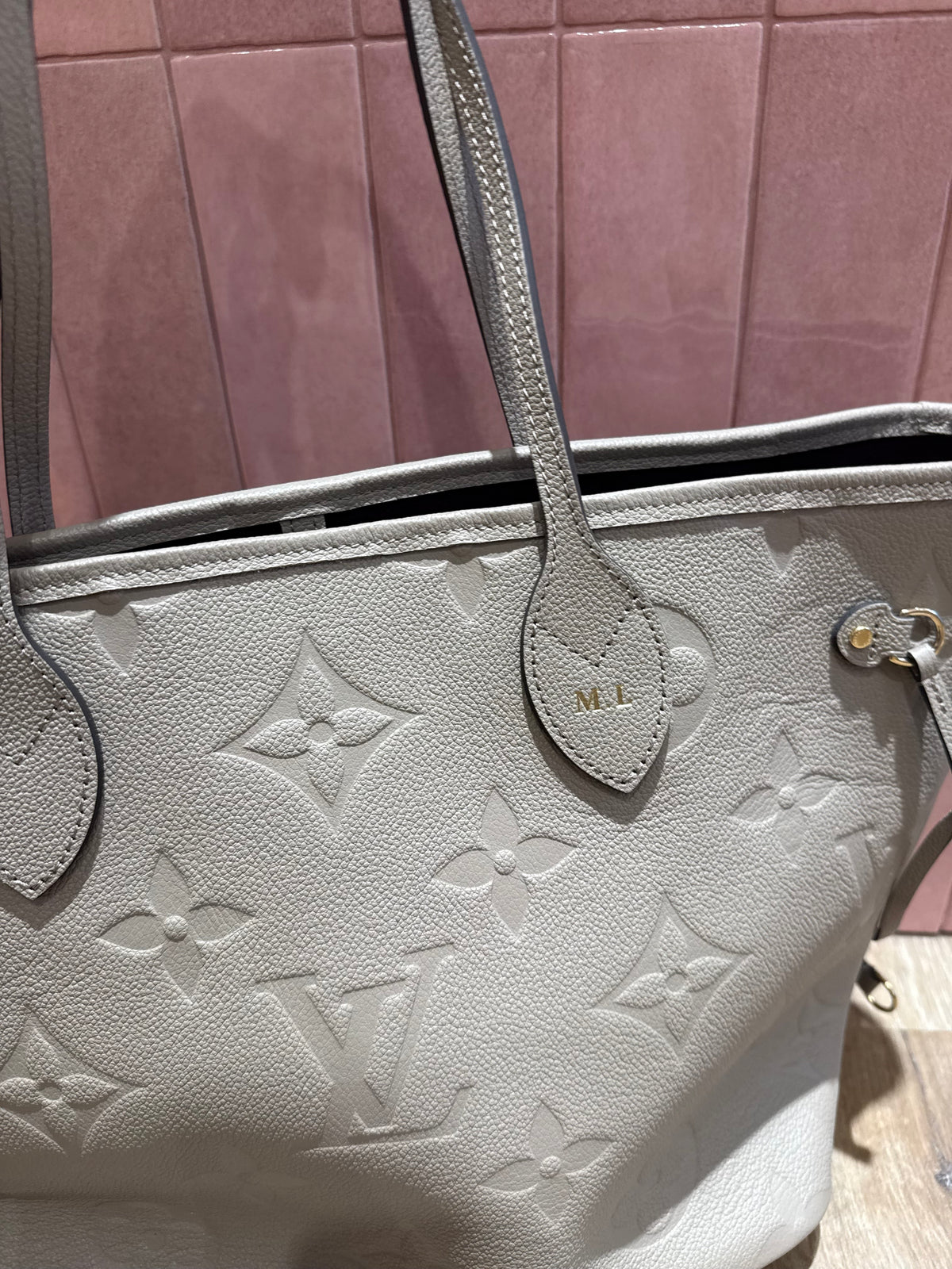 Sac Louis Vuitton emprinte neverfull beige