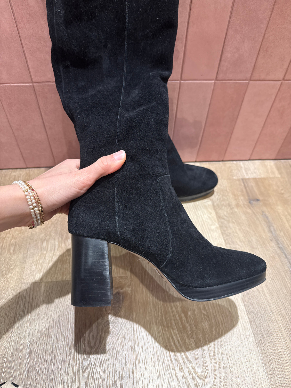 Bottes Cosmo Paris noires daim T.39