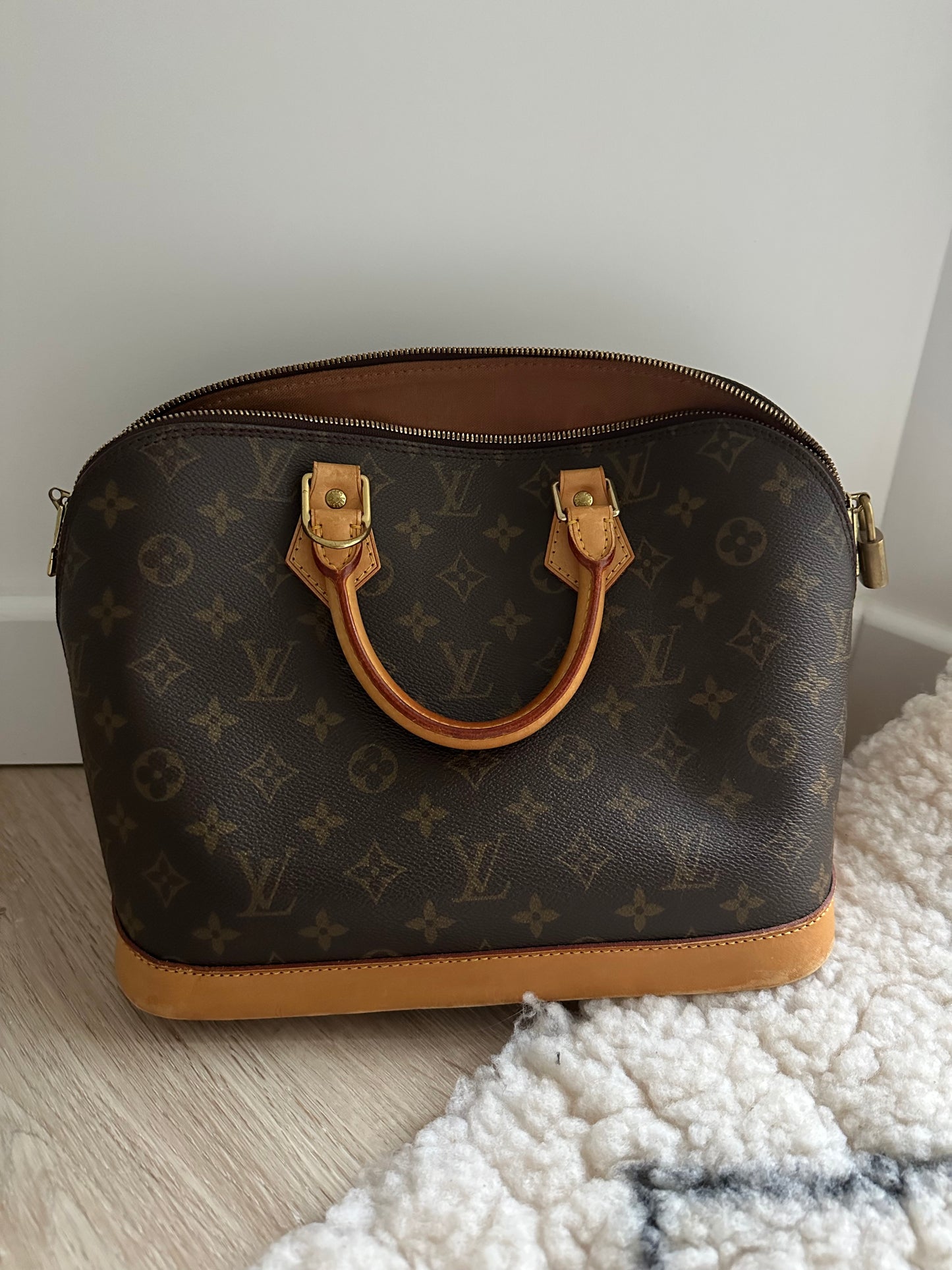 Sac Louis Vuitton modèle Alma