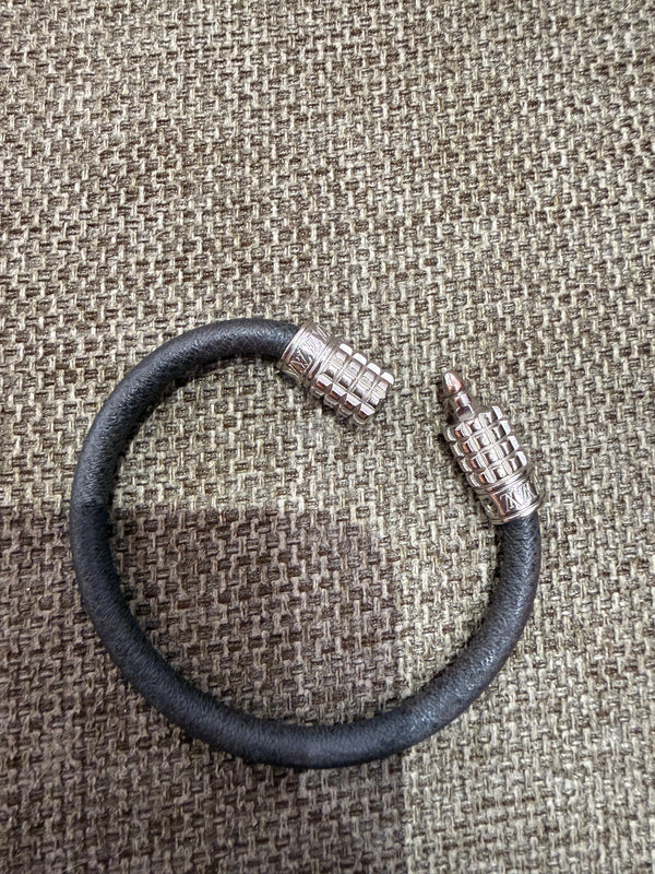 Bracelet en cuir Louis Vuitton noir 17/06