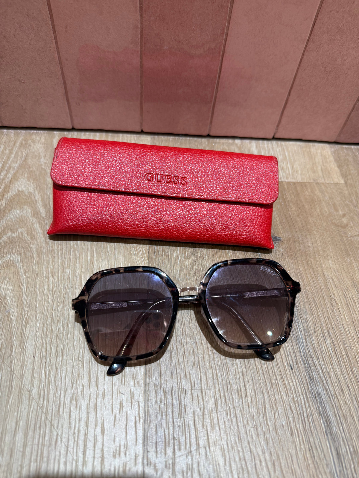 Lunettes de soleil Guess