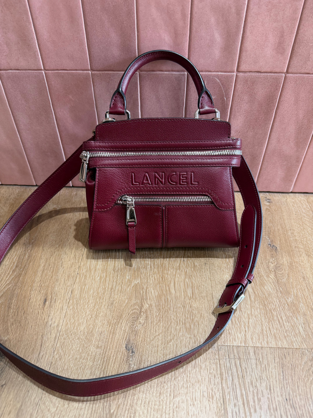 Petit sac bordeaux en cuir lancel 27/08