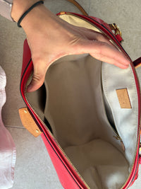 Louis Vuitton cuir Épi rouge doc MM