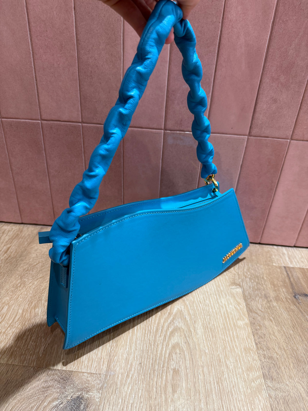 Sac Jacquemus bleu roi 11/06